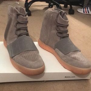 Yeezy boost 750 (Light Grey) (Unauthentic)